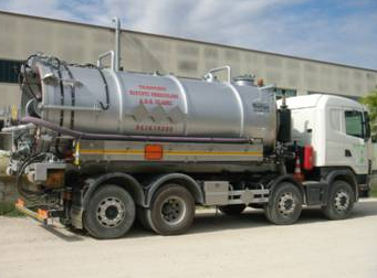 foto adegli automezzi di ecopool srl